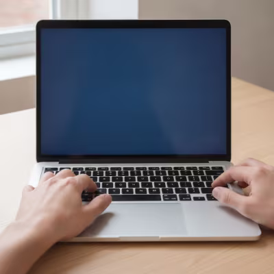 Diagnostica: paso del proceso de reparación del teclado de un ordenador portátil